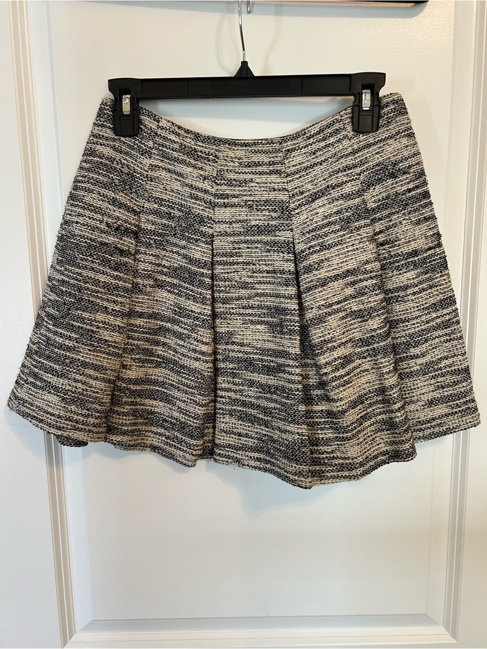 Alice + Olivia Black & White A-Line Textured Pleated Skirt